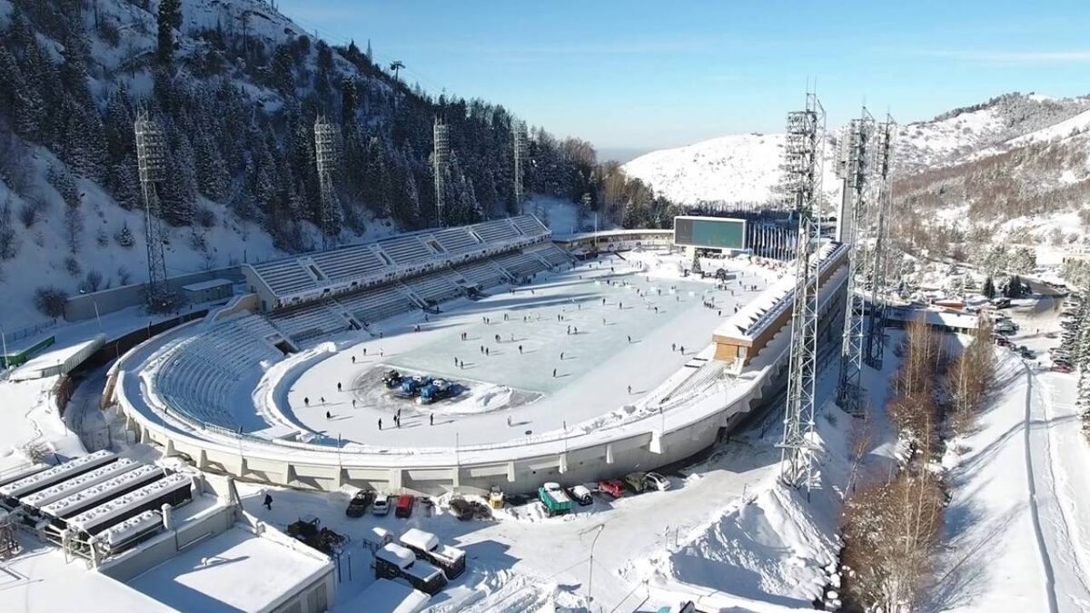 Ледовый каток Медеу, расположенный на высоте 1691,2 метра над уровнем моря, известен всему миру. Он был возведен в 1972 году. Поверхность льда занимает 10,5 тысяч кв.м., что позволяет проводить соревнования по конькобежному спорту, хоккею и фигурному катанию.