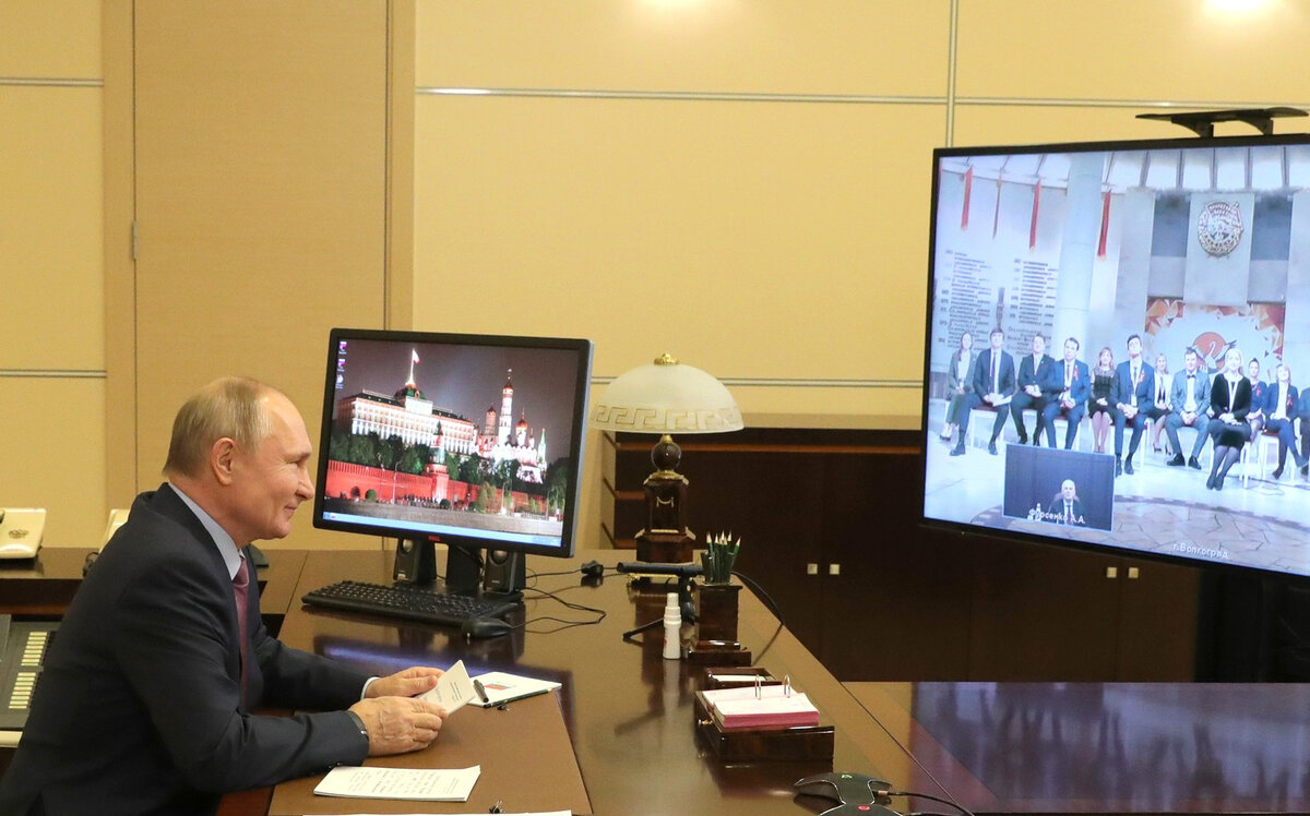 Владимир Путин на встрече с лауреатами конкурса. Источник: kremlin.ru