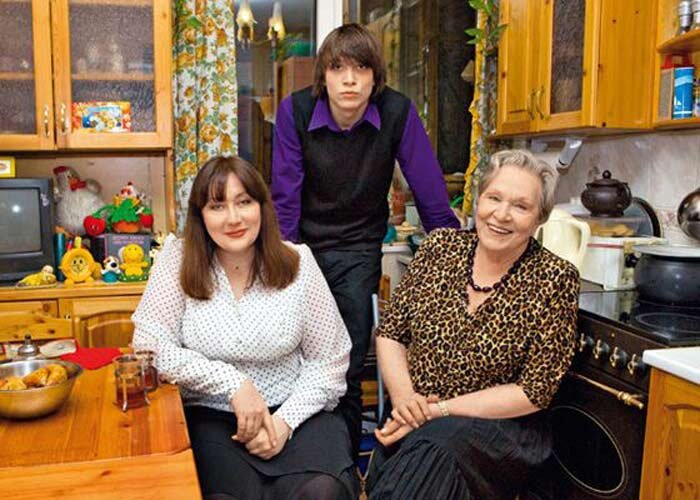 Римма Маркова дома, с дочерью и внуком. фото https://7days.ru/stars/bio/tatyana-nikitina/articles