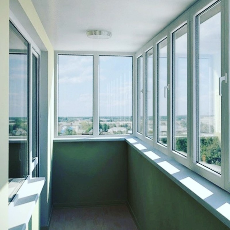 Окна на балконе.