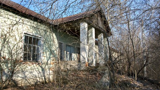 ЗАБРОШЕННАЯ ДЕРЕВЕНСКАЯ ШКОЛА. В НЕЙ УЧИЛИСЬ МОИ РОДИТЕЛИ