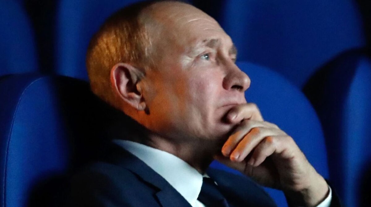 В некотором смысле, это очень знакомая ситуация: перед выборами Владимир Путин утверждает, что Вашингтон и Запад стоят за беспрецедентными протестами против него и его правительства. 