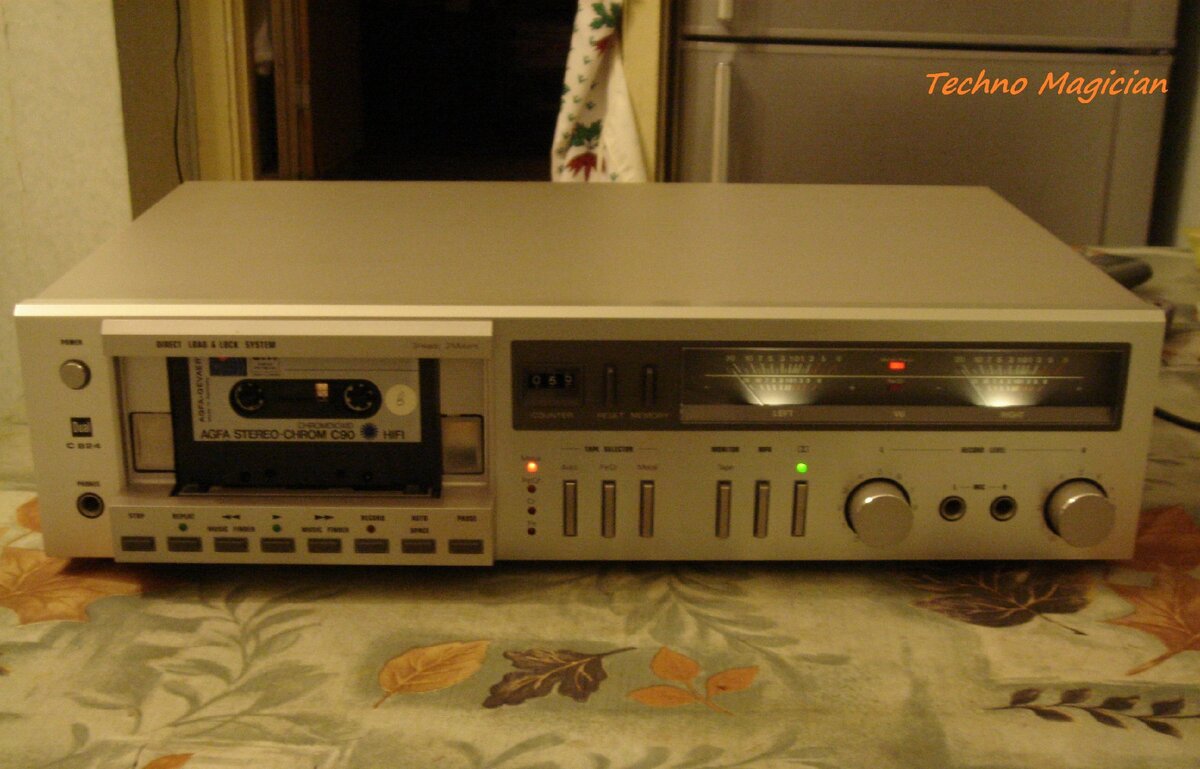 Кассетная дека Dual C824