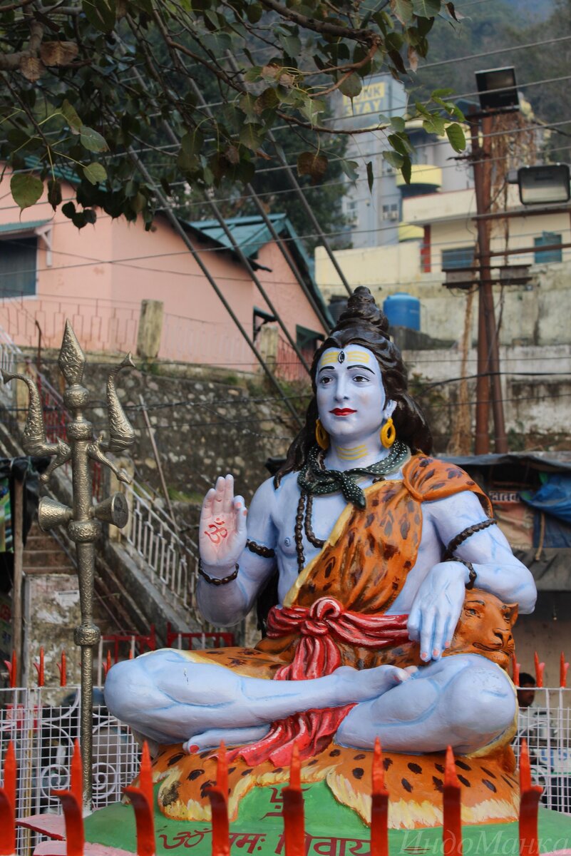 Ришикеш. Район Лакшман Джула. Изваяние Господа Шивы. Фото моего Гида.