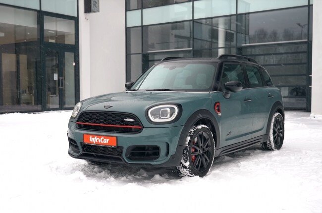 MINI John Cooper Works Countryman вид спереди