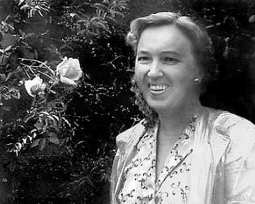 Жена Ножкина – Лариса Голубина