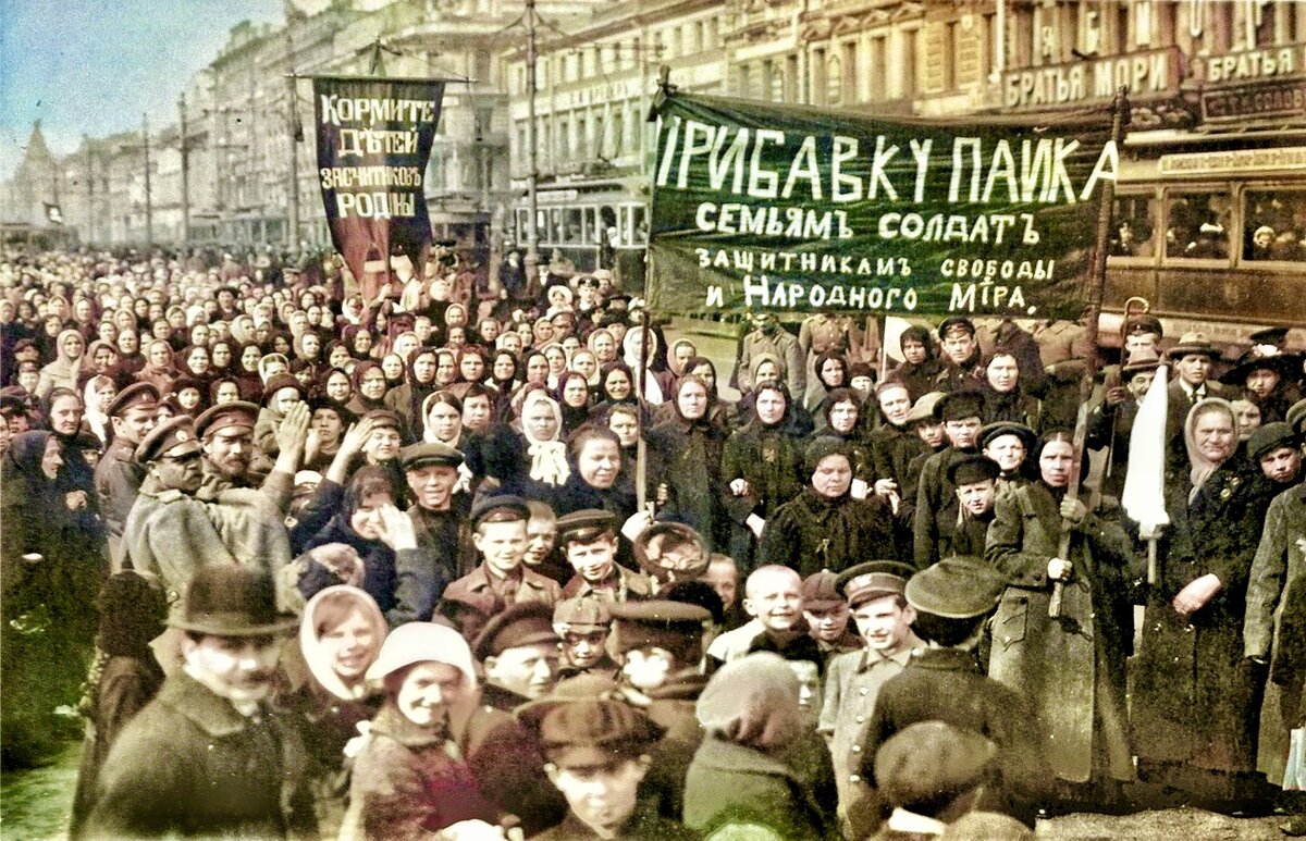 Урок февральская революция 1917 года. Февральская революция 1917 фото. Рабочие 1917. Октябрьская революция 1917 года фото. Россия после революции 1917.