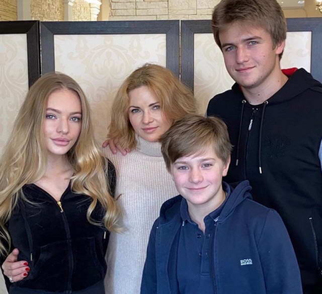 Лиза Пескова, Еквтерина Солоцинская, Дени и Мик 