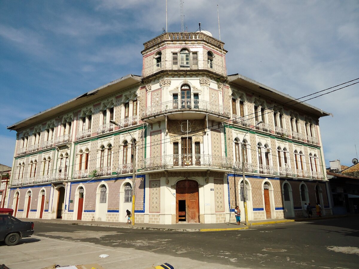 Очень красивые дома. Жалко только, что приходят в упадок. 