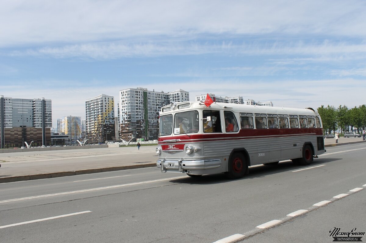 Парад ретро-транспорта в Петербурге. 2019 год