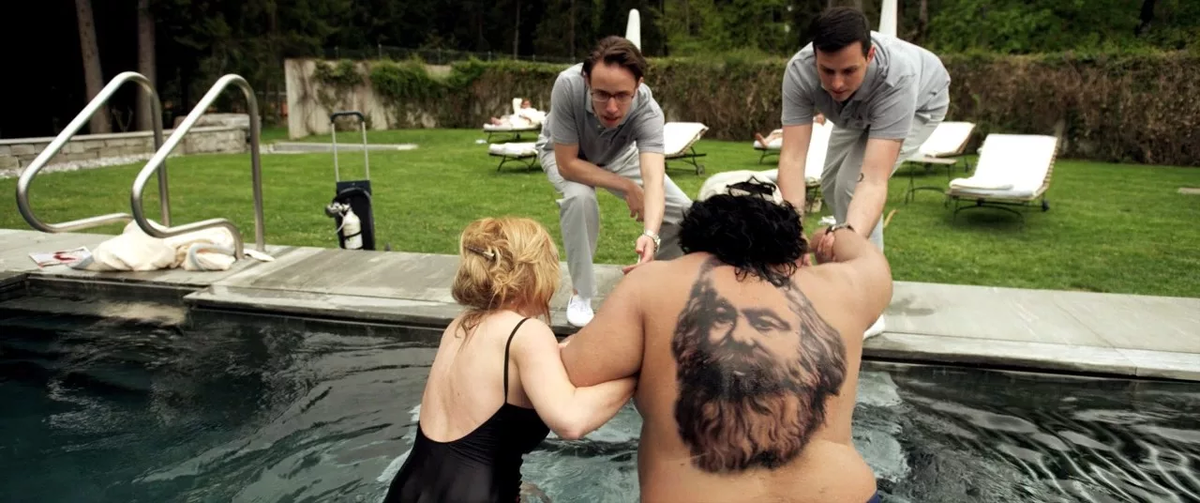 На спине - Карл Маркс!