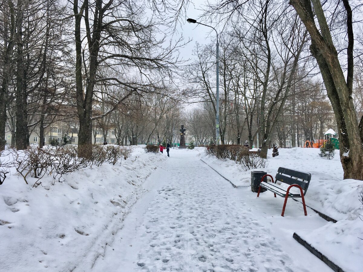 Главный вход в сквер имени Чехова 