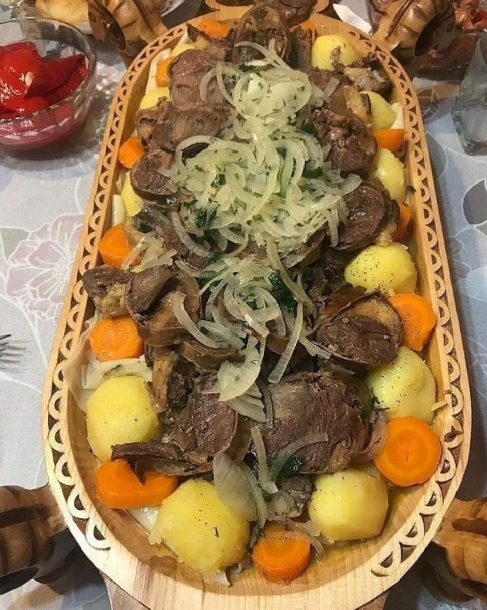 Казахская кухня бешбармак