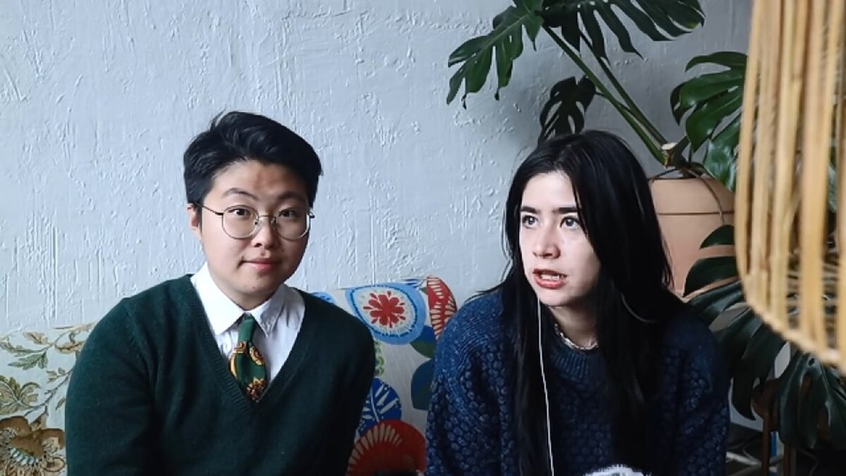 Это Саммер и ее интервьюер, девушка из Франции Элиза