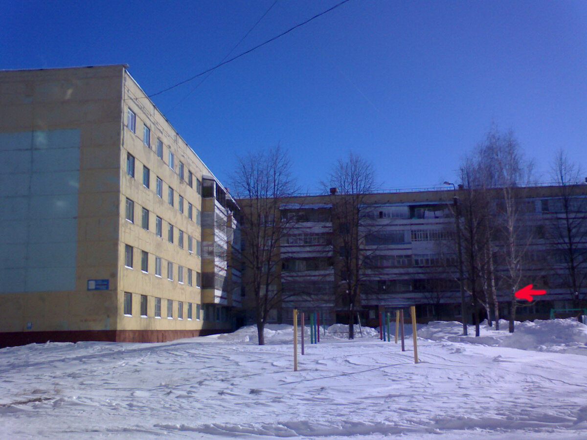 ...Вот это дерево, вот этот дом...(наш старый двор в начале "нулевых"....)