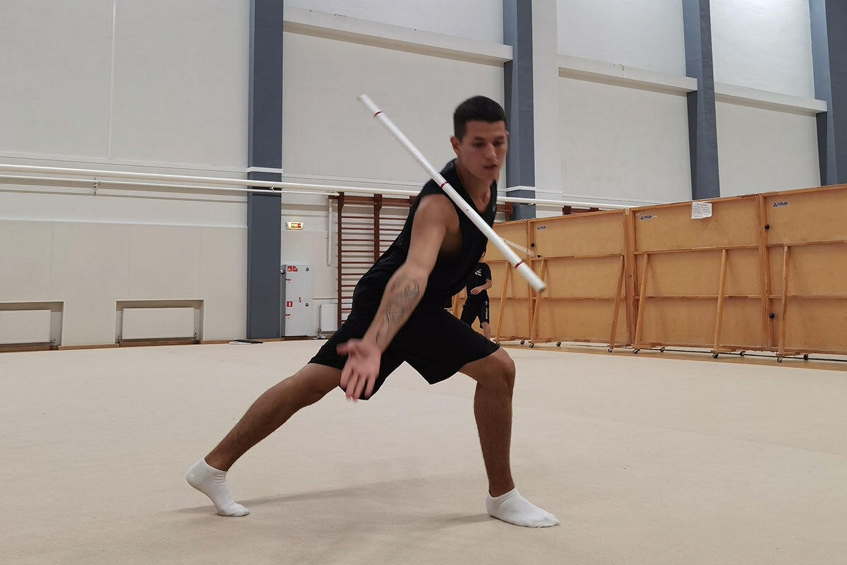 Занятия по художественной гимнастике в центре олимпийской чемпионки Юлии Барсуковой. Виктория Рябикова