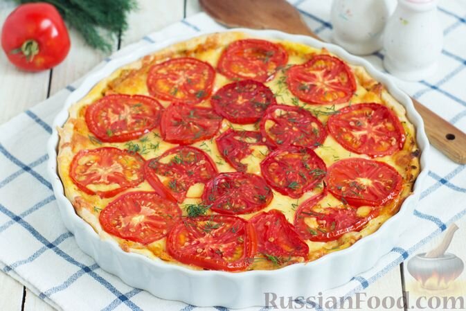 тесто слоеное дрожжевое, мука, цуккини, морковь, помидоры, лук репчатый, сыр твёрдый, чеснок, масло растительное, травы пряные, перец чёрный молотый, соль