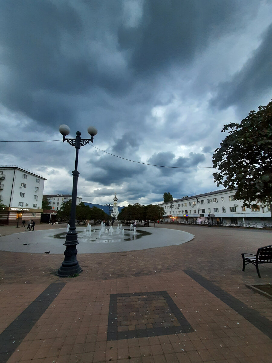 Красивое вечернее небо 24.09.2021 в г. Новороссийск (личное фото)