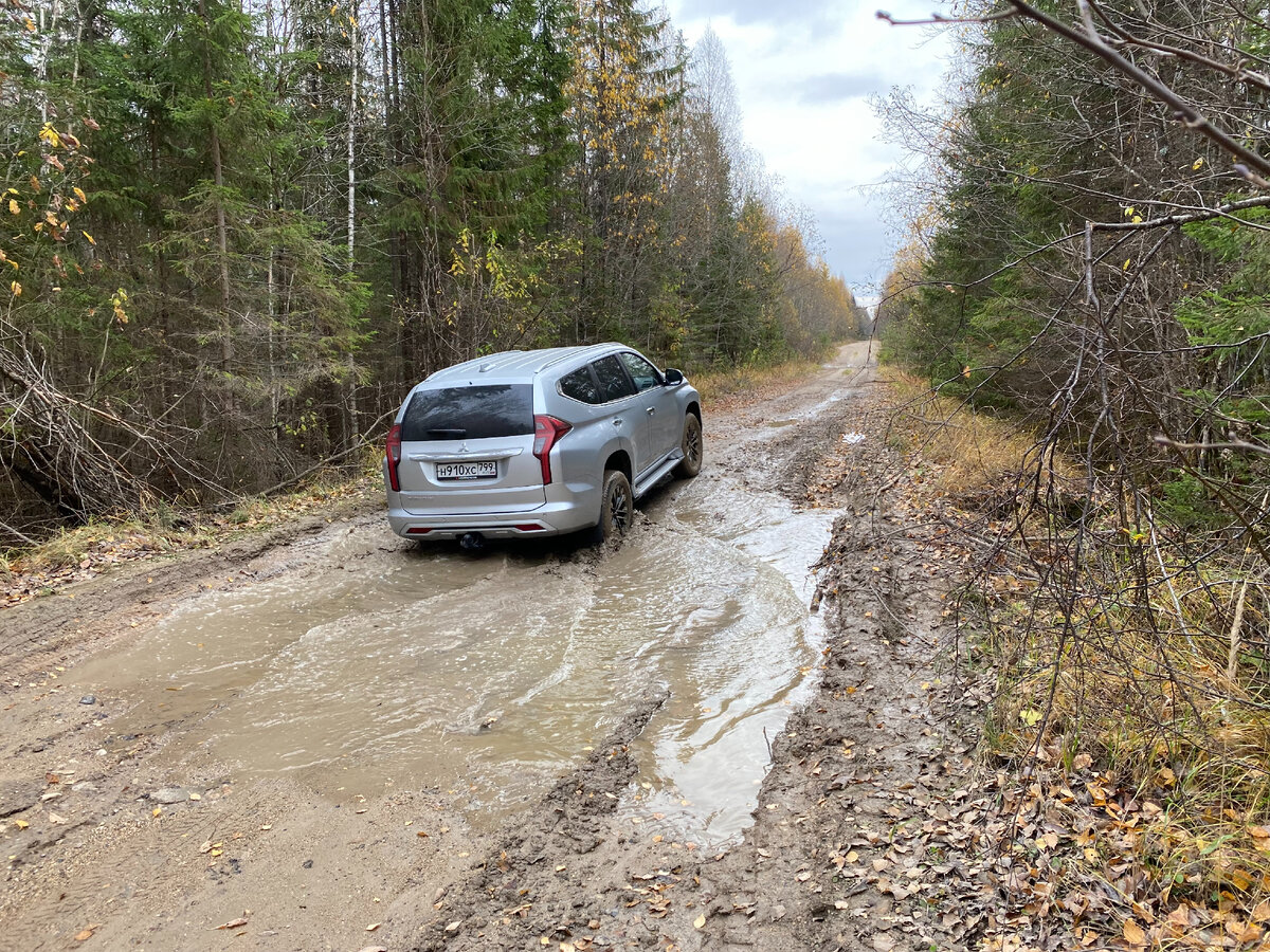 Паджеро спорт скорость. Паджеро спорт 3 2006 проходимость. Паджеро спорт гуляет по дороге. Фото Мицубиси Паджеро спорт 2021 на бездорожье. Митсубиси Паджеро спорт 2021 есть ли авторитет на дороге.