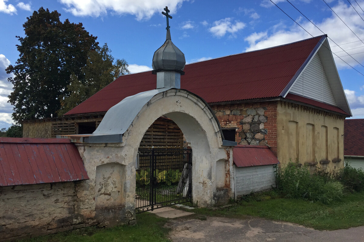 Храм-замок в д. Клюкошицы (Ленобласть). История о том как закладной камень  