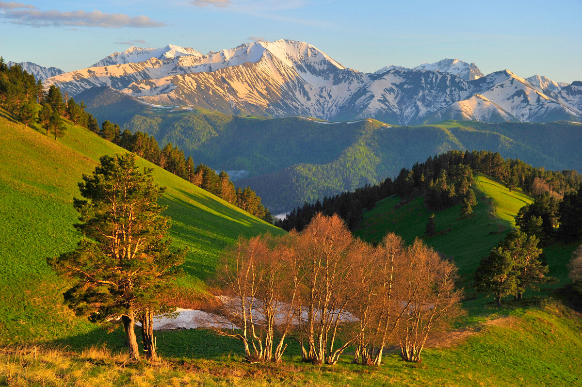 Горы Адыгеи. Даже зимой зеленеют луга. Фото Сергей Трепет