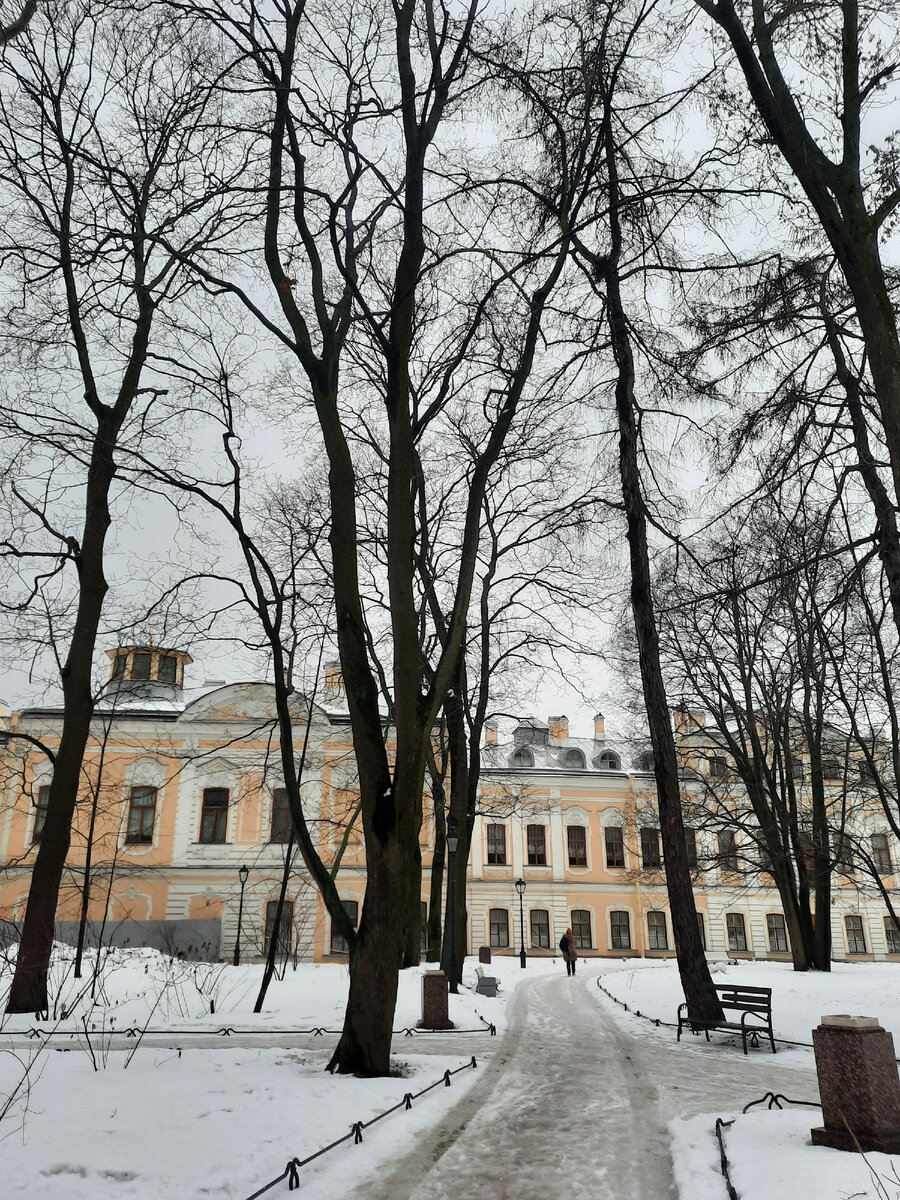 Петербург. Во дворе Фонтанного дома( музей Анны Ахматовой) | Вот такая я  путешественница. | Дзен