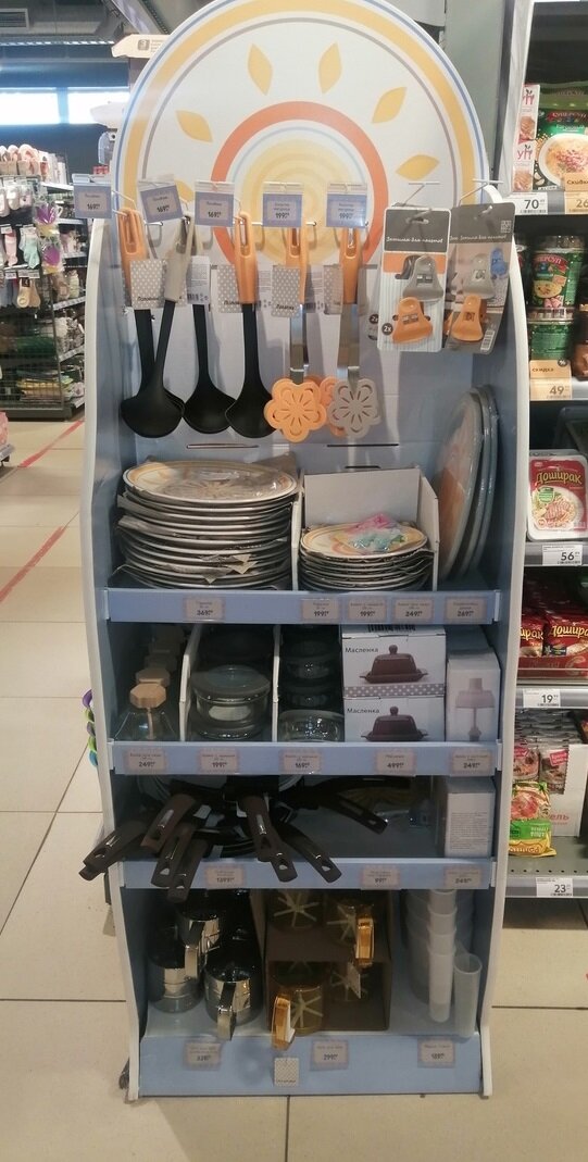 Целая стойка товара к празднику Масленица.