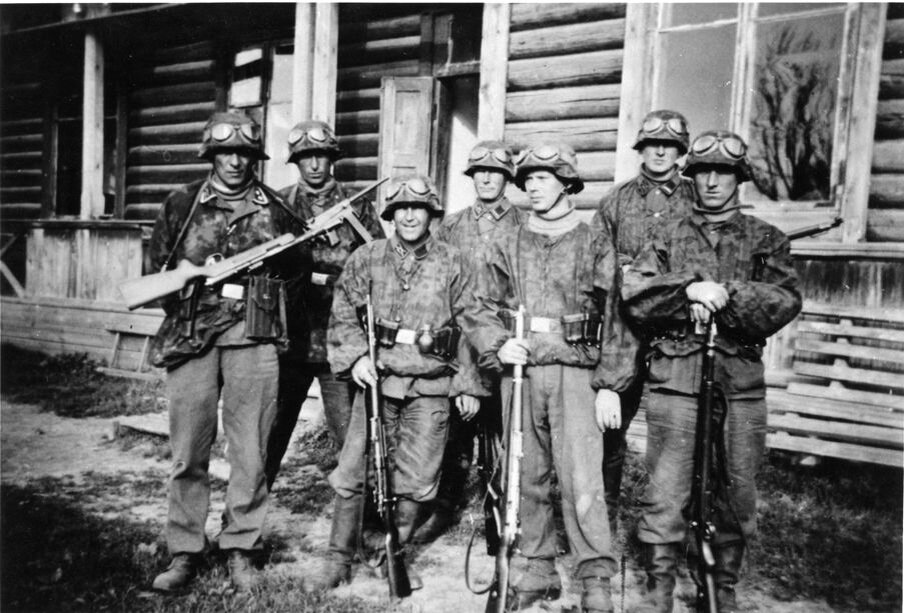 Фотография карателей из особого батальона СС О.П. Дирлевангера на оккупированной территории БССР.