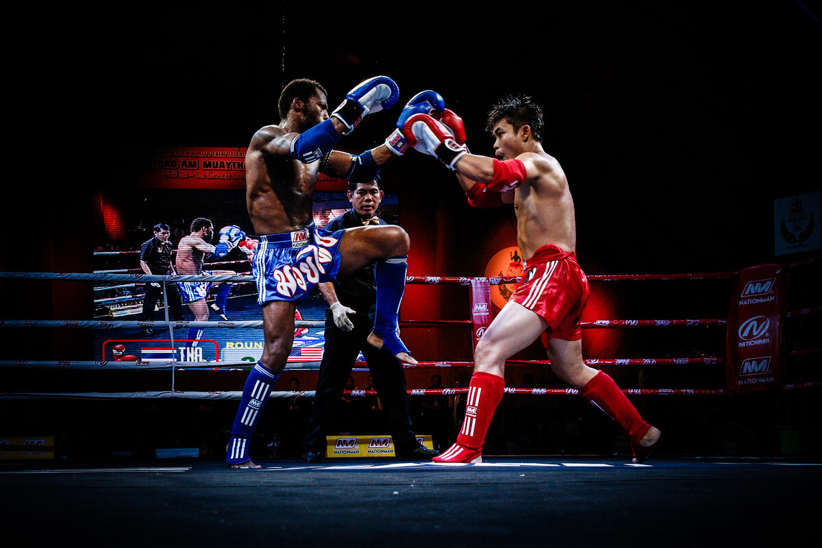 Фото с сайта https://commons.wikimedia.org/wiki/File:Muay_Thai_Fight_Us_Vs_Burma_(80668035).jpeg
