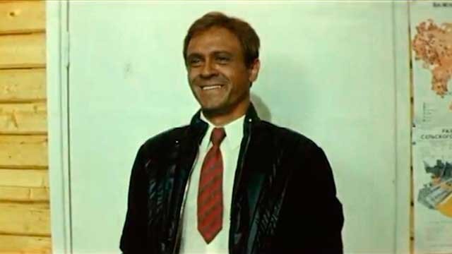 Вот он - новый герой 70-х. Обаятелен, деловит, точно знает - чего хочет и как этого добиться, и... романтичен