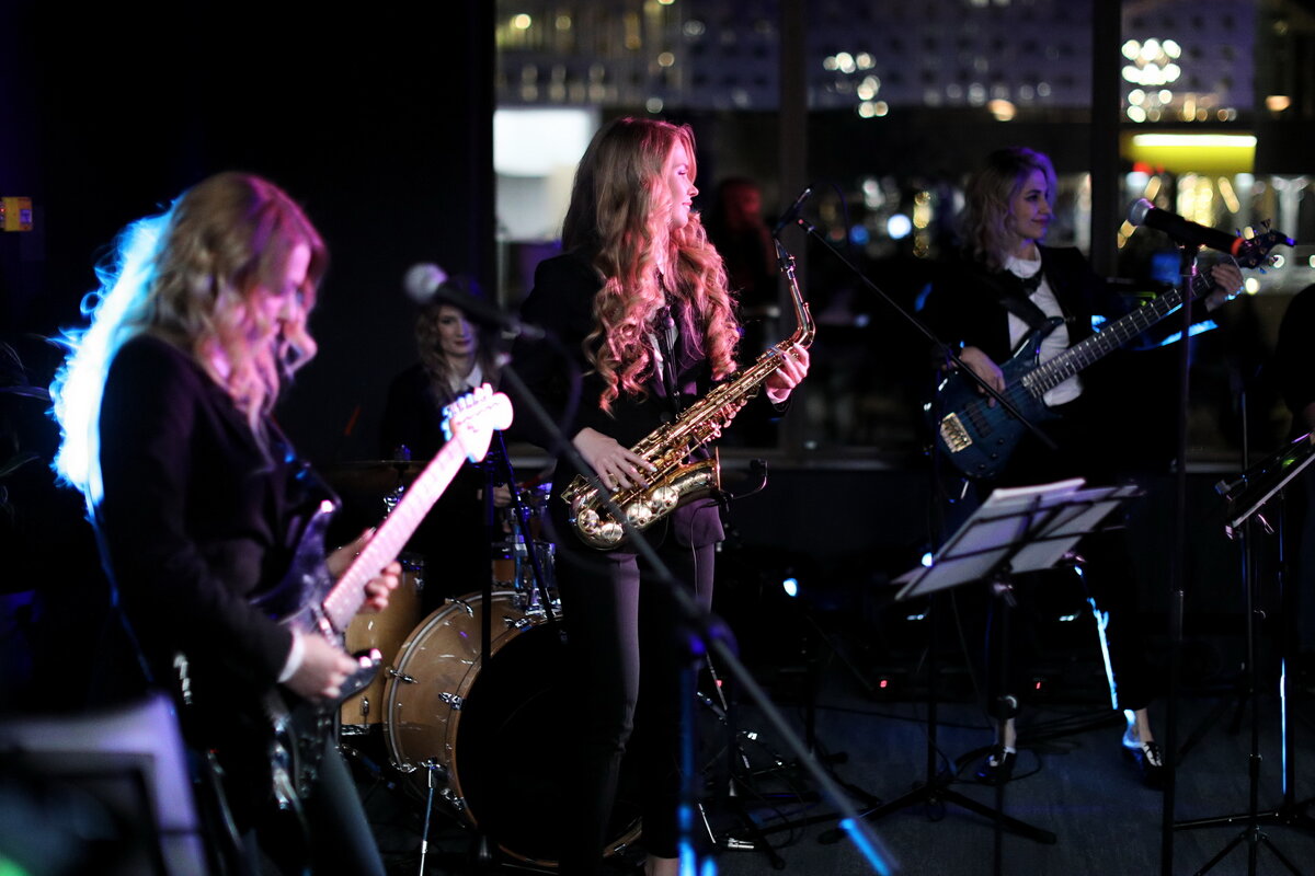 Выступление кавер-группы Casa al mare на конференции крупной компании