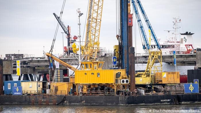 Модернизации причала для плавучего СПГ-терминала в Вильгельмсхафене. Взято из открытых источников