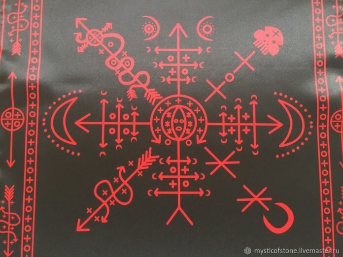 
Источник: https://www.livemaster.ru/item/33815090-fen-shuj-i-ezoterika-ritualnaya-skatert-obryady-vudu-chernaya