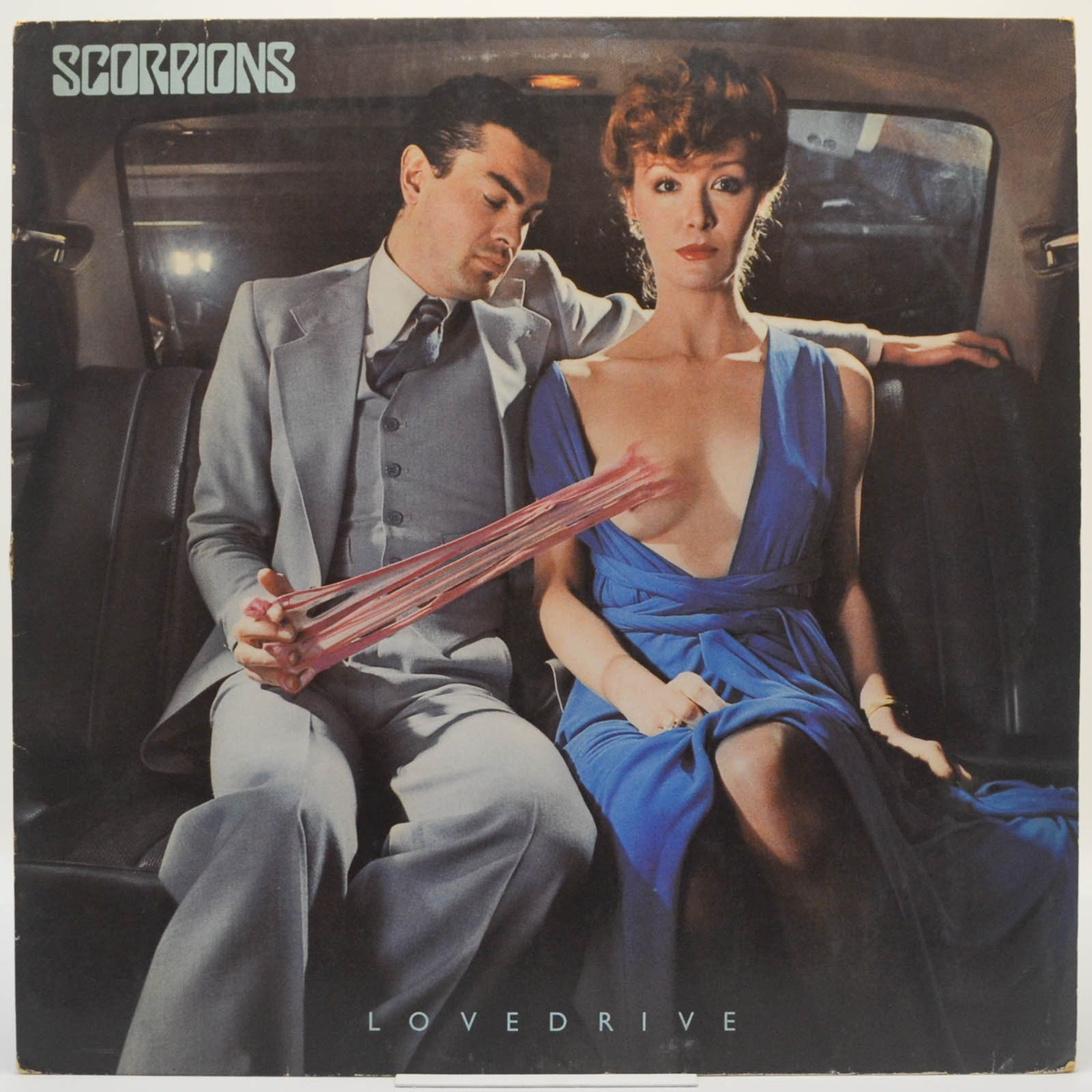 Оригинальная обложка альбома Scorpions - Lovedrive. Обложка как обложка, вполне неплохая. Немного провокационная, но это ничего, вы обложку альбома Virgin Killer вообще видели? 