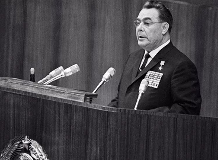 Брежнев 1 секретарь. Первый секретарь ЦК КПСС 1965г.