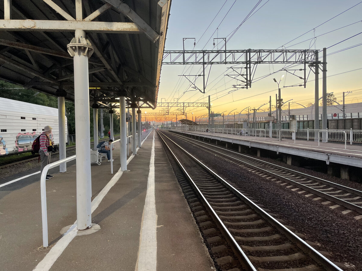 Зачем нужно подвешивать двойной контактный провод на железной дороге ...