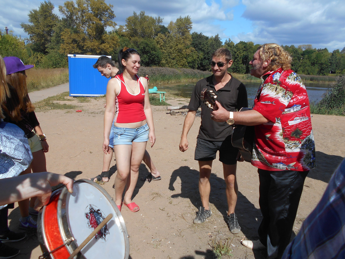 Яркий образ Геннадия с фанатами