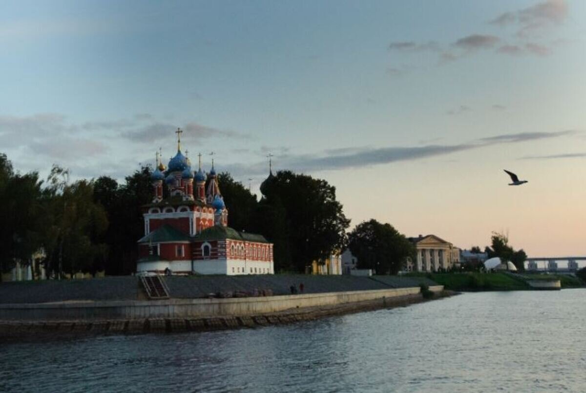 В Угличе туристов может удивить крутой изгиб Волги.  Фото: Фото: Dmitry Chasovitin/Global Look Press/globallookpress.com