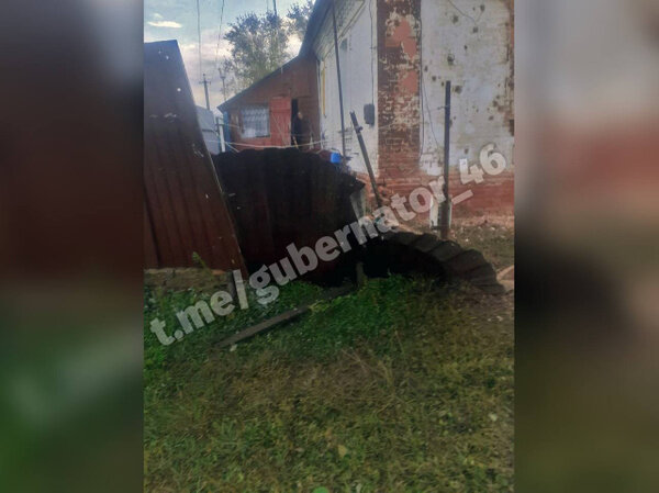 Последствия обстрела ВСУ посёлка Тёткино в Курской области. Фото © Telegram / Роман Старовойт