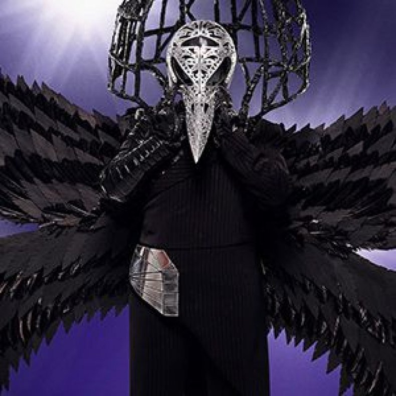 Ворон в маске кто это. Маскет Сингер. The masked Singer Raven. The masked Singer ворон. Маска Сингер Америка.