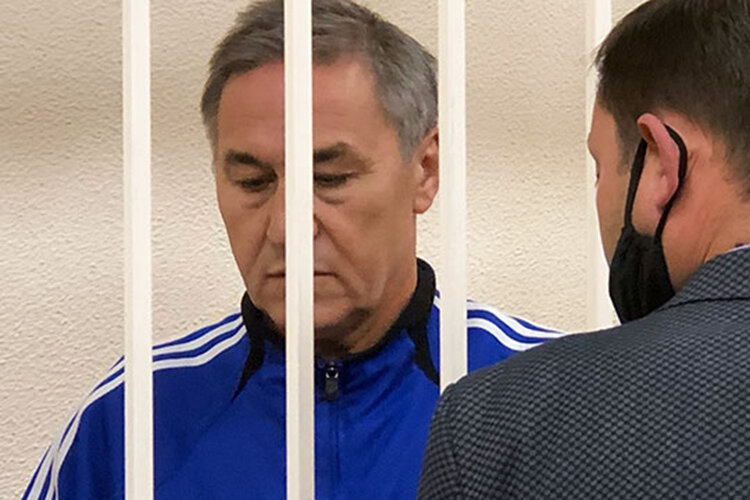    Марсель Бакиров продолжал разоблачать бывшего руководителя, подтверждая и то, что, будучи гендиректором, фактически не менял своего рабочего места: «Так как мы сидели в поисково-спасательной службе, Ильхам Адипович (на фото) полностью давал указания, как и что делать. Он сказал, что распоряжаться доходами ОДС РТ будет сам» Фото: «БИЗНЕС Online»