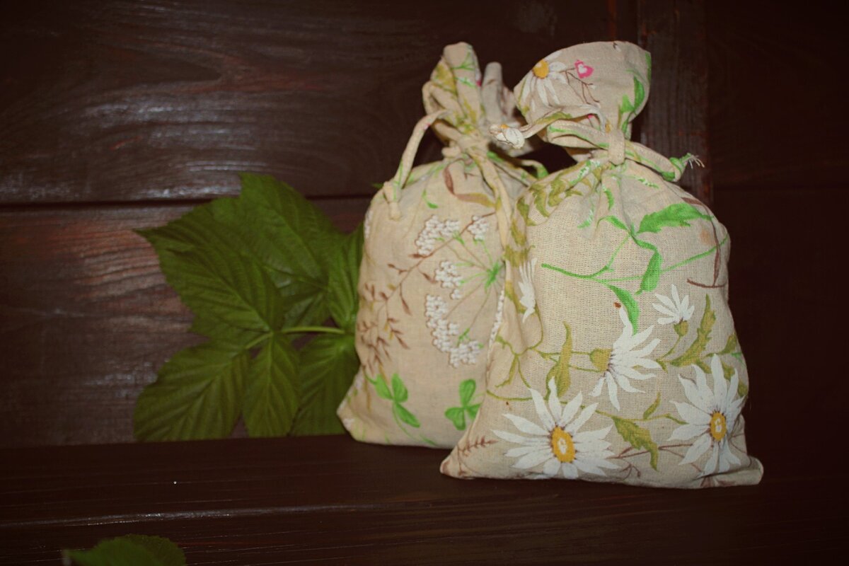 Если храните травы, то мешочки не лучший вариант, так как перемешаются ароматы, а вот для сухофруктов и круп, подойдет.