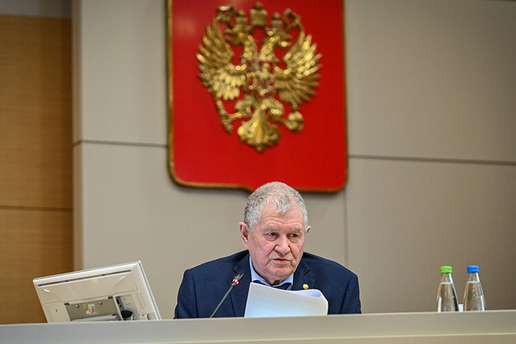   Рафинат Яруллин рассказал, что компании увеличили выручку относительно 2021 года, это привело к росту отчислений в консолидированный бюджет республики на 40% до 121 млрд рублей Фото: president.tatarstan.ru
