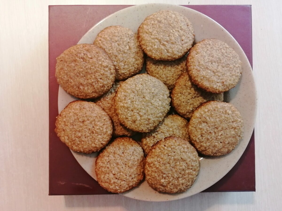 Готовое овсяное печенье