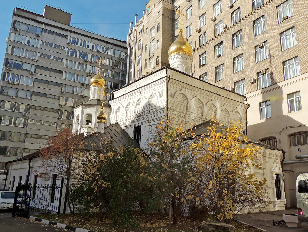 храм архангела в овчинниках. храм архангела михаила на новокузнецкой. храм михаила архангела в овчинников. церковь архангела михаила в овчинниках. храм архангела михаила овчинниковский переулок.