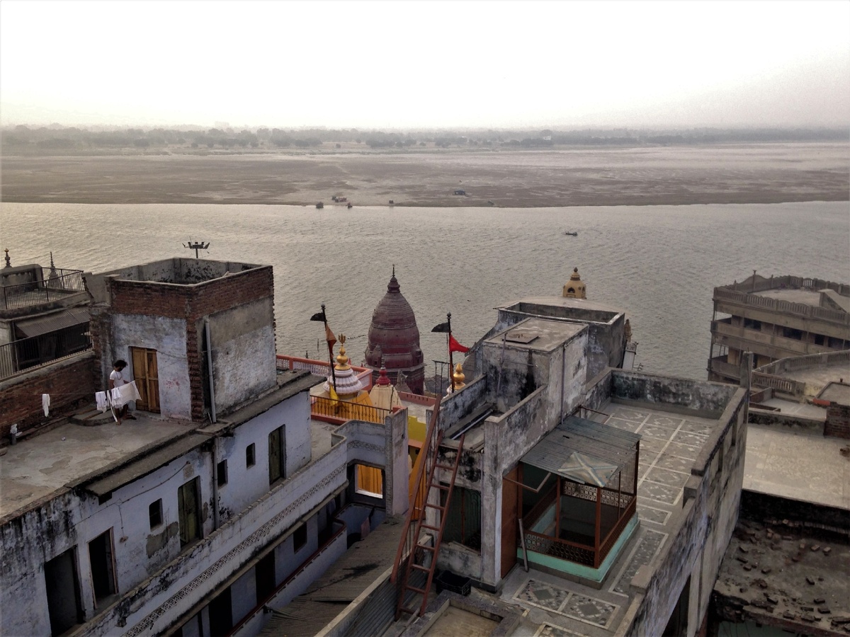 Вид  на Гангу с крыши..