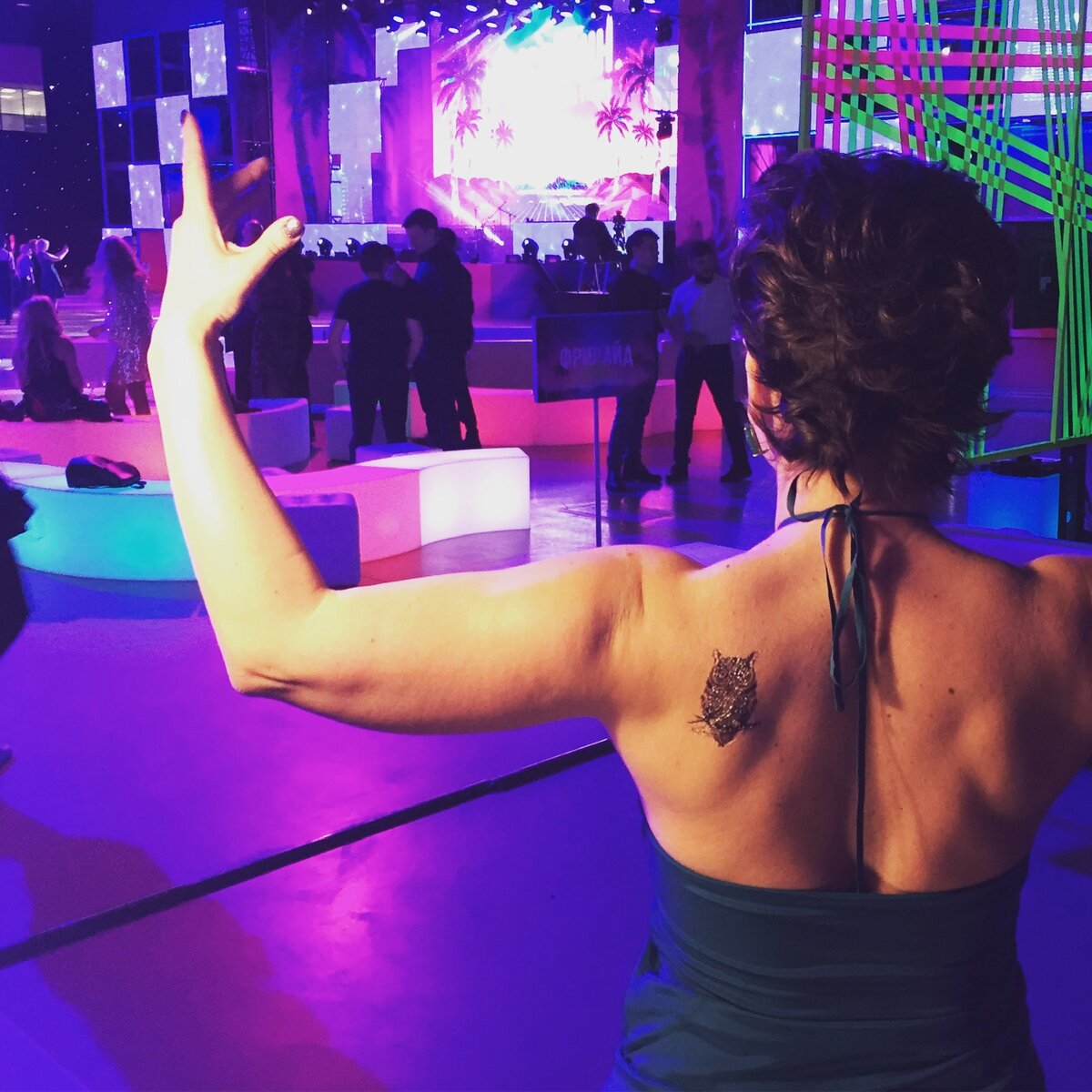 Фото из личного архива автора, тату переводная - на вечеринке «набили». Спина автора 😊🤘