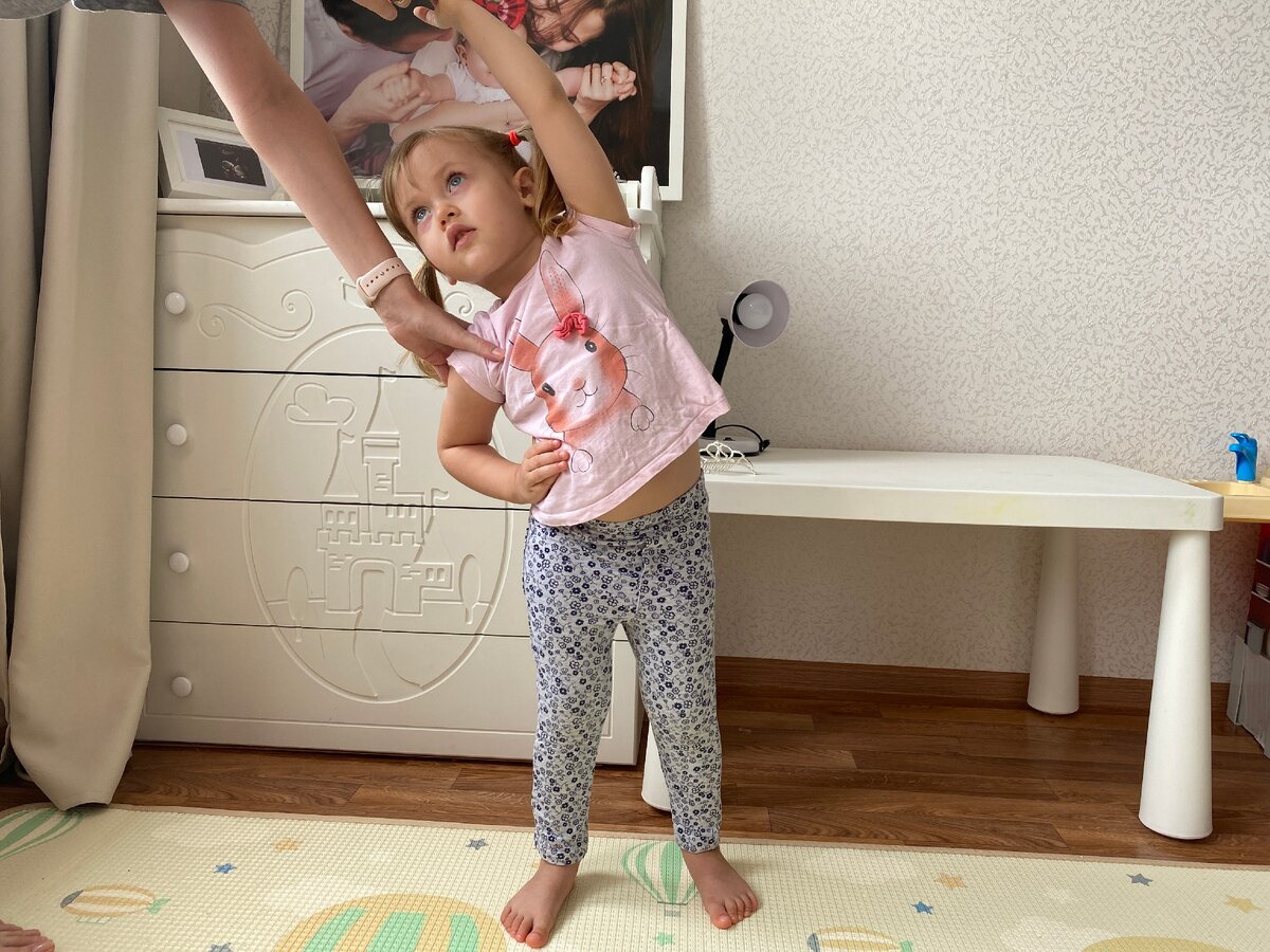 Можно помогать, потому что сложно выполнить упражнение сразу правильно.