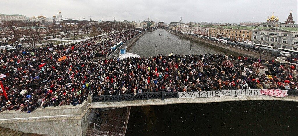 Болотная 2012. Надо заметить, собственно события на Болотной - это лишь отголосок того народного возмущения, которое ощущалось в конце 2011 - начале 2012 года. К маю оно заметно пошло на убыль. Источник фото: zen.yandex.ua