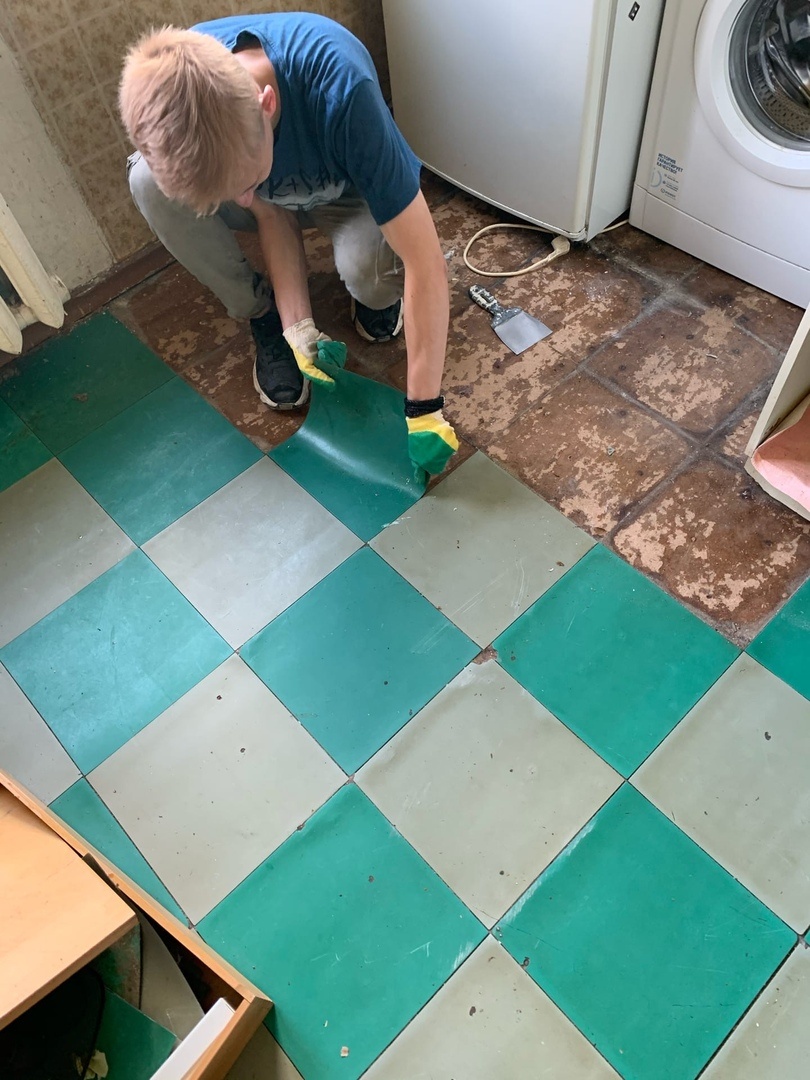 При съемке данного кадра ни один рабочий не пострадал! (тапками в меня слава богу за такую шутку не кинули)